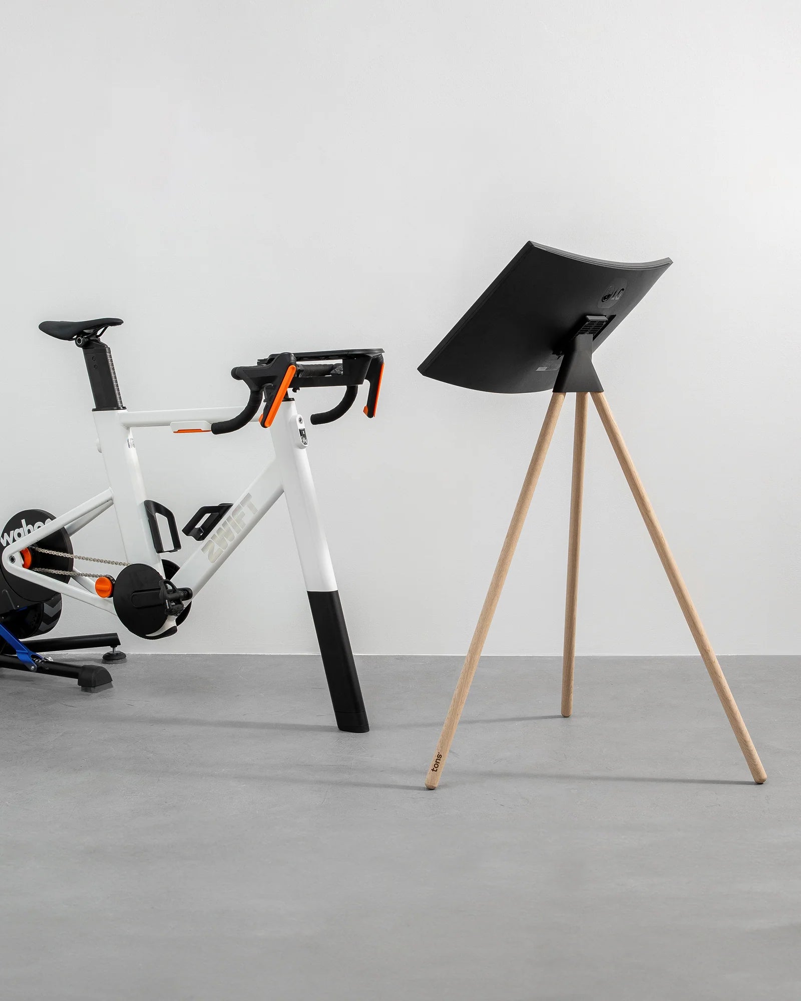 Tons Widescreen Stand + Tray