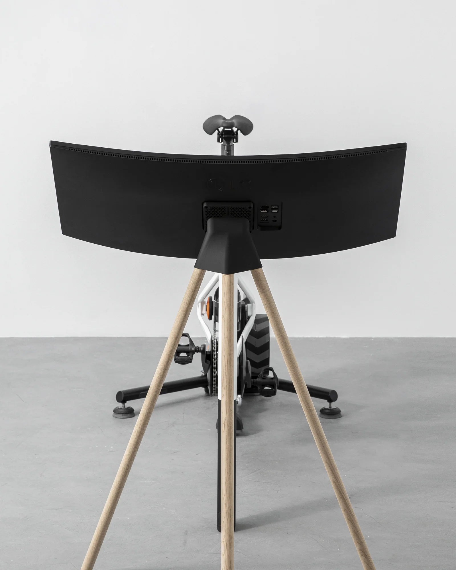 Tons Widescreen Stand + Tray