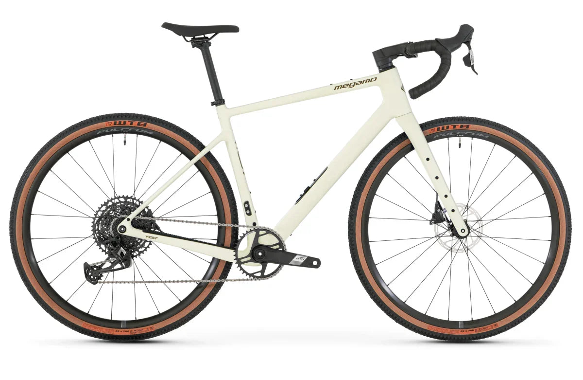 Megamo West 10 gravelcykel med carbonstel og brede graveldæk